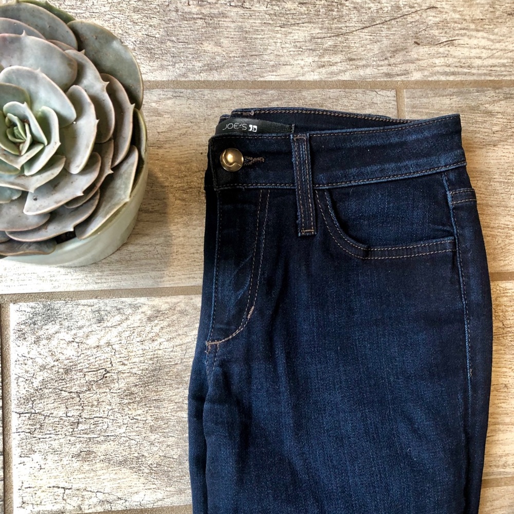Joe’s Jeans Auria Curvy Bootcut Denim - Picture 2 of 5